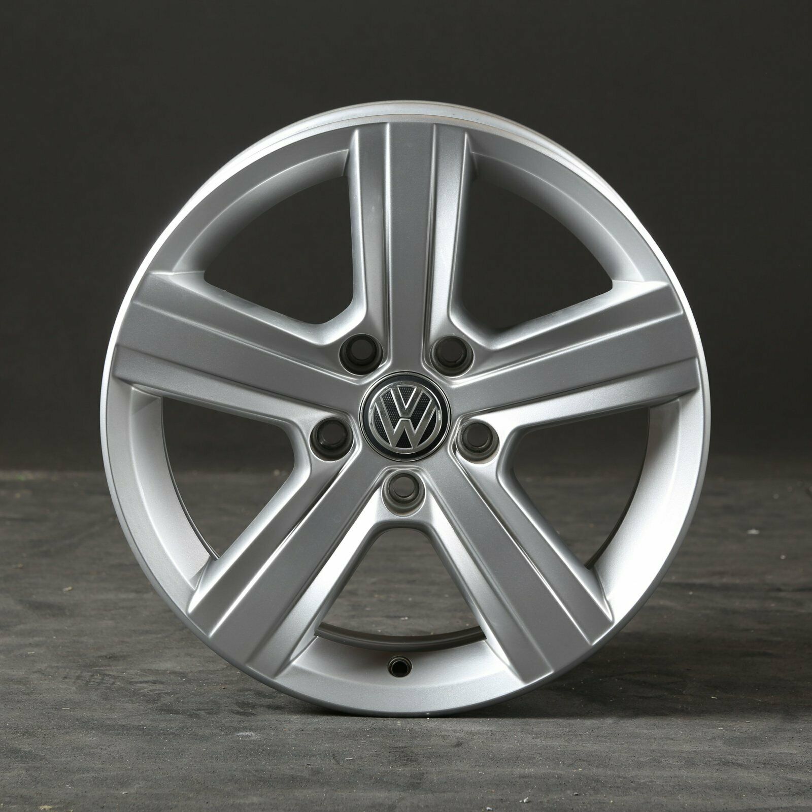 Volkswagen 7H0601025H8Z8 Silver 7x17 5x120 ET55 CB65,1 NO CAP R13 7H0601025H8Z8